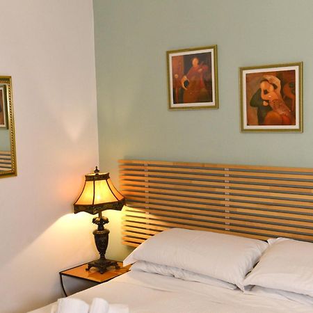 Bed and Breakfast Residenza Del Turista Катания Экстерьер фото