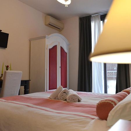 Bed and Breakfast Residenza Del Turista Катания Экстерьер фото