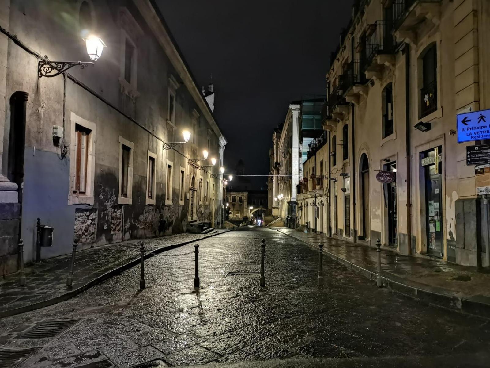 Bed and Breakfast Residenza Del Turista Катания Экстерьер фото