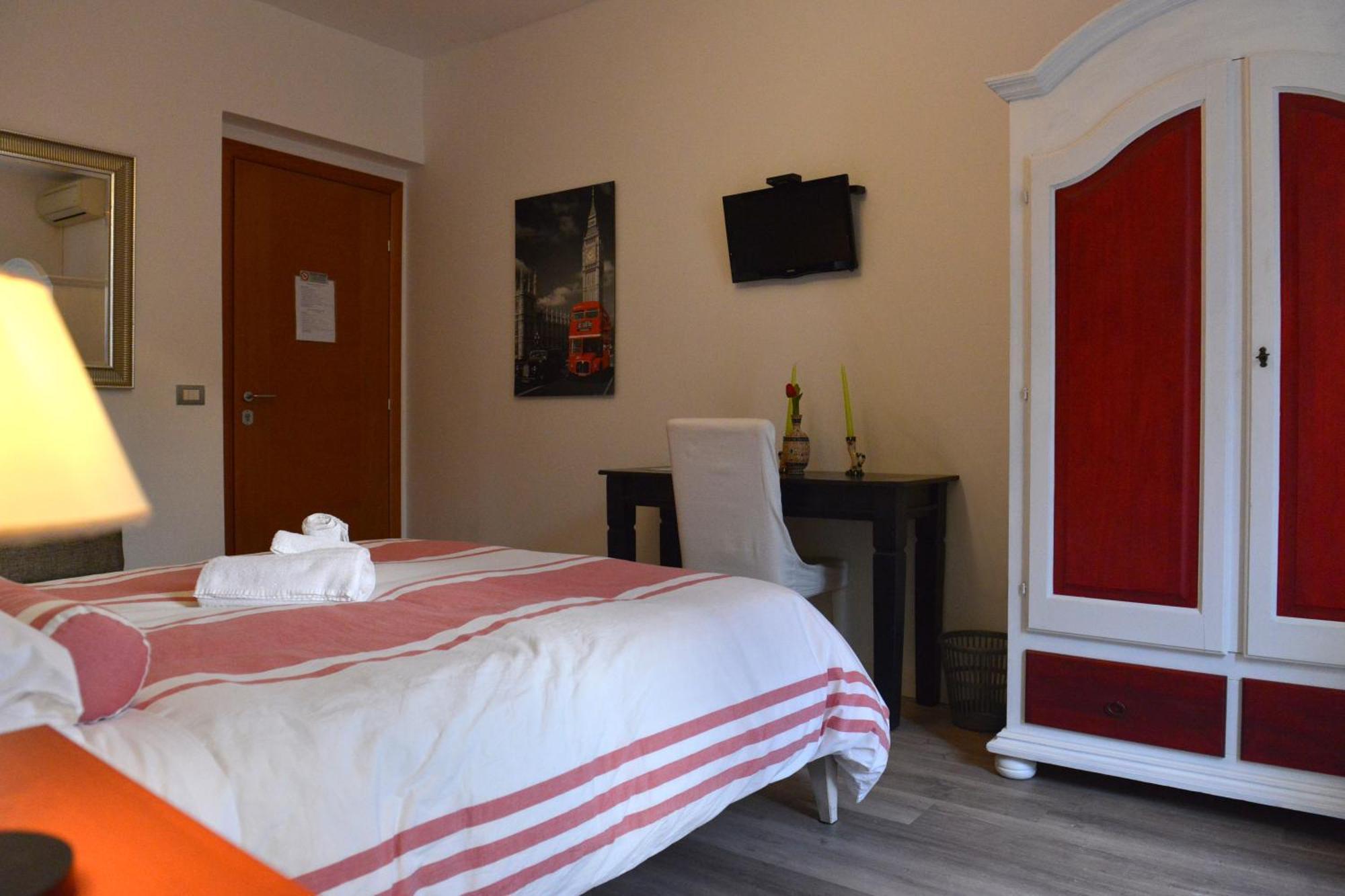 Bed and Breakfast Residenza Del Turista Катания Экстерьер фото