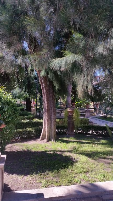 Bed and Breakfast Residenza Del Turista Катания Экстерьер фото